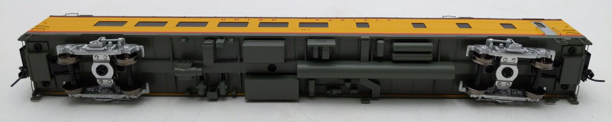 Walthers 920-18601 HO Union Pacific Early Lighted 85' ACF 48-Seat Diner #5015
