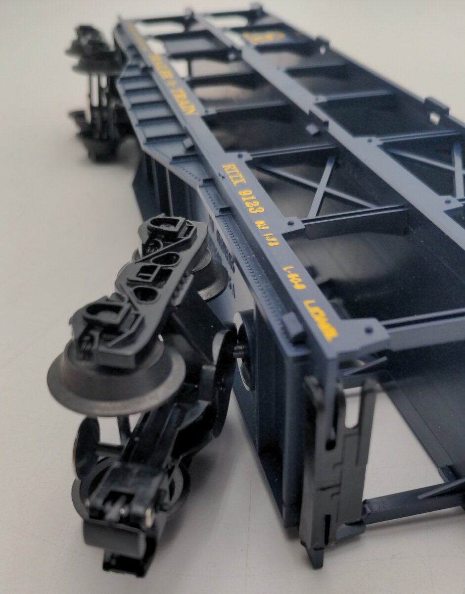 Lionel 6-9123 O Gauge Chesapeake and Ohio 3-Tier Auto Carrier Car EX/Box