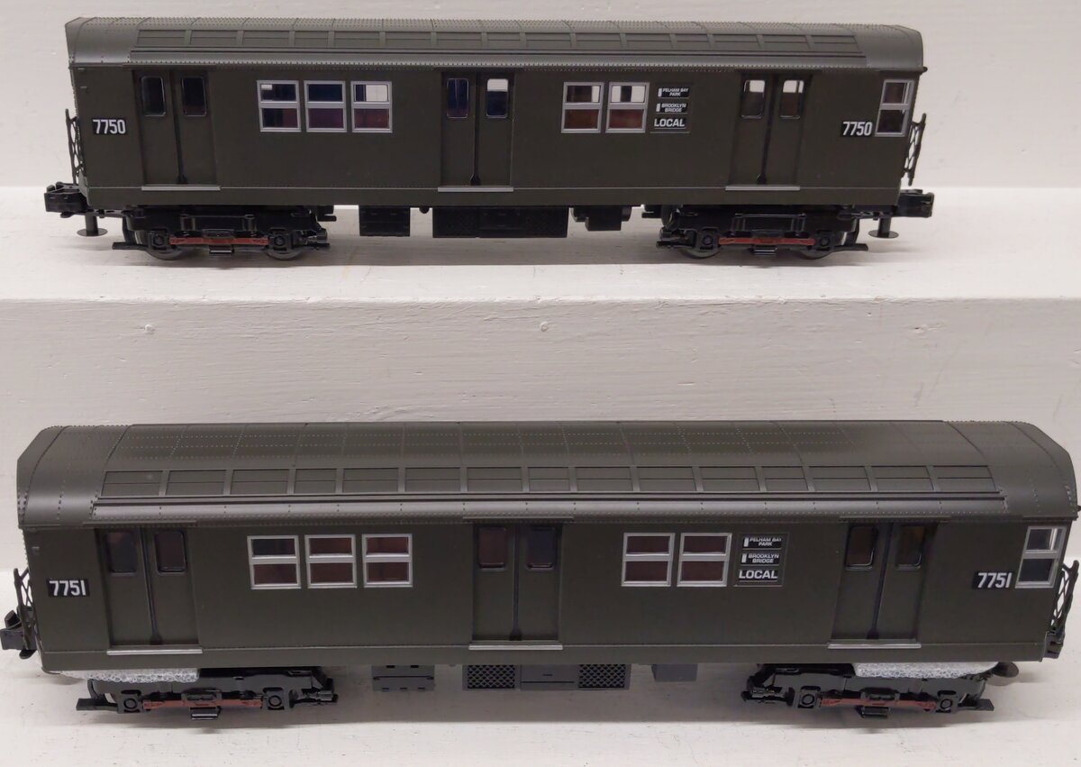 MTH 30-2446-3 O MTA World's Fair R-26 Subway Add-On Powered Set (Set of 2) LN/Box