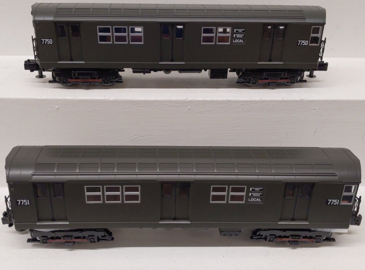 MTH 30-2446-3 O MTA World's Fair R-26 Subway Add-On Powered Set (Set of 2) LN/Box