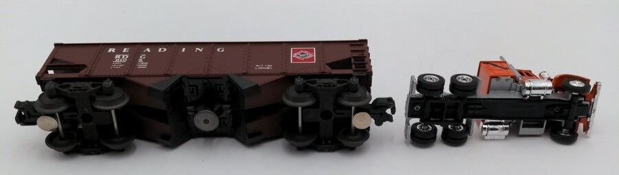 Lionel 6-6105 And 6-12794 O RDG Operating Hopper #6105 And A Die-Cast Tractor EX/Box