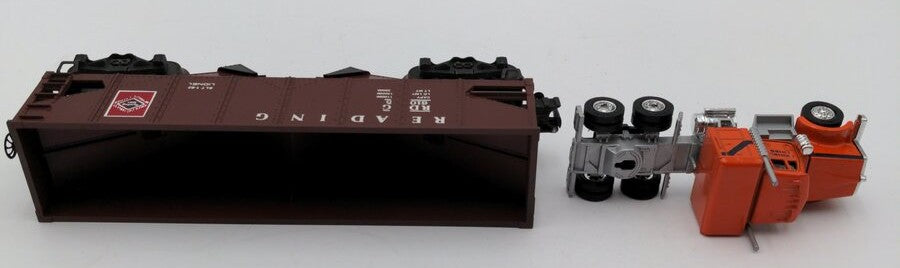 Lionel 6-6105 And 6-12794 O RDG Operating Hopper #6105 And A Die-Cast Tractor EX/Box