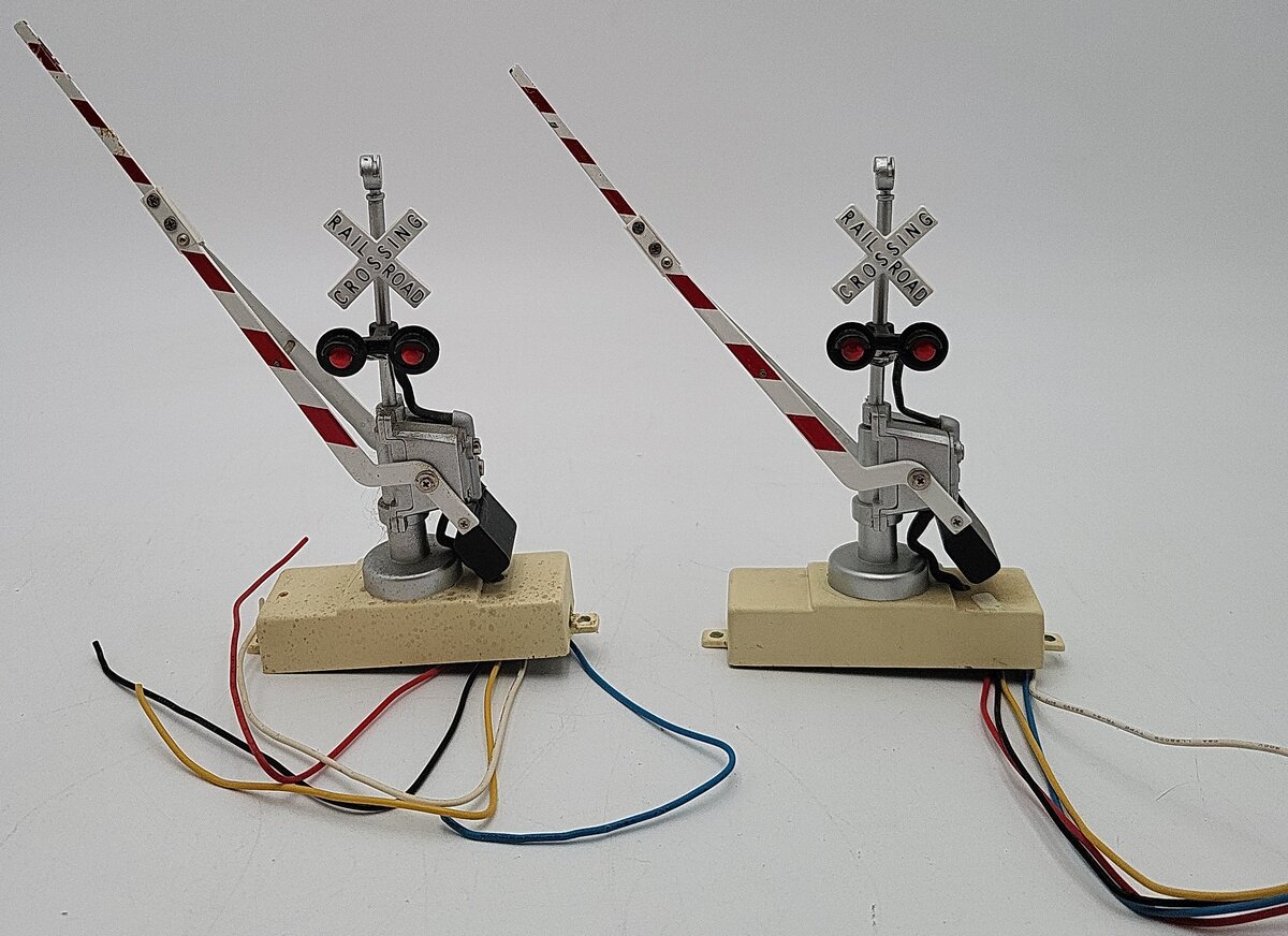 MTH 30-11012 O Gauge Operating Crossing Gates Signal (Box of 2) EX/Box