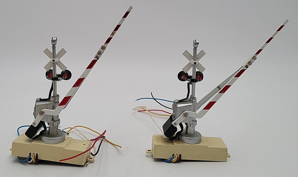 MTH 30-11012 O Gauge Operating Crossing Gates Signal (Box of 2) EX/Box