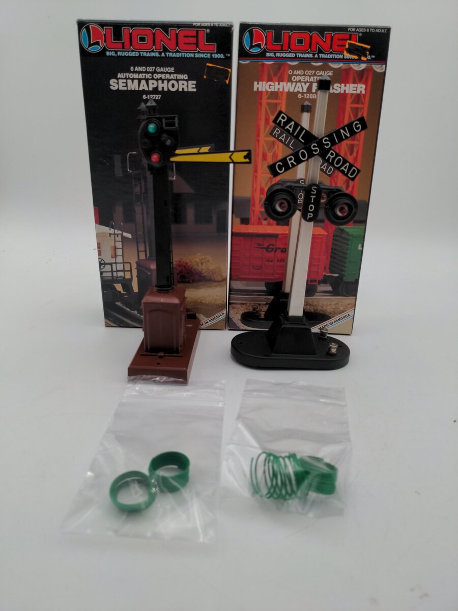 Lionel  And 6-12888 O Operating Semaphore Signal And Highway Flasher VG/Box