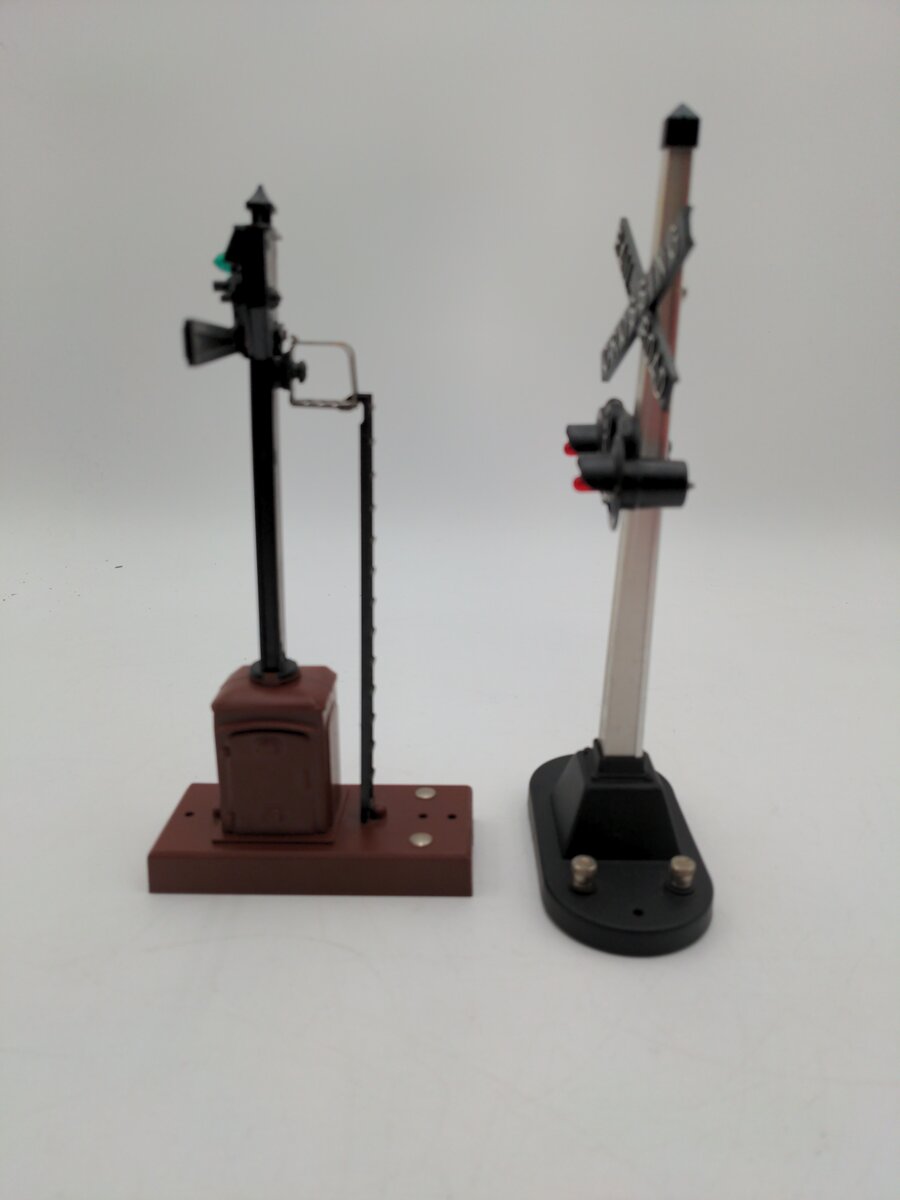 Lionel  And 6-12888 O Operating Semaphore Signal And Highway Flasher VG/Box