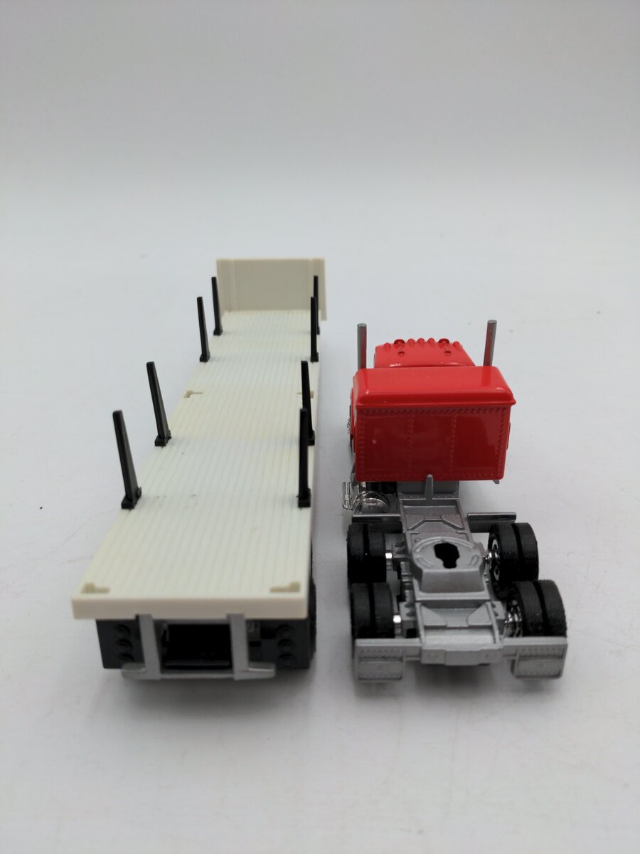 Lionel 6-12819 O Gauge Inland Steel Flatbed Tractor Trailer W/Stakes #12819 EX/Box