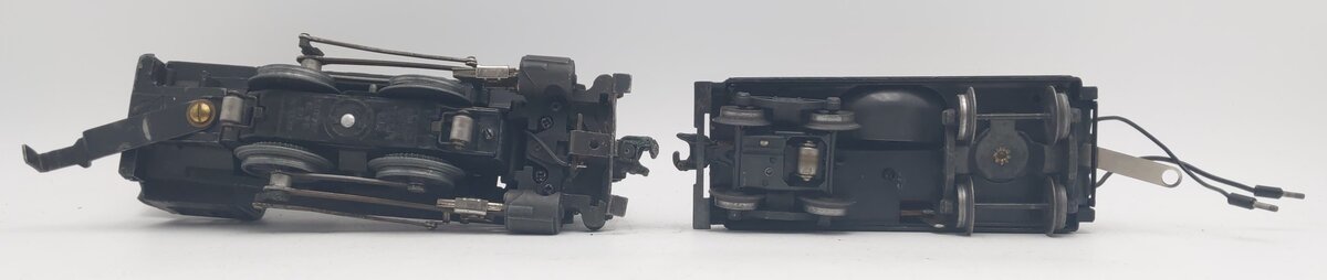 Lionel 1656 Vintage O Lionel Lines 0-4-0 Steam Locomotive & 2403B Tender w/Bell VG