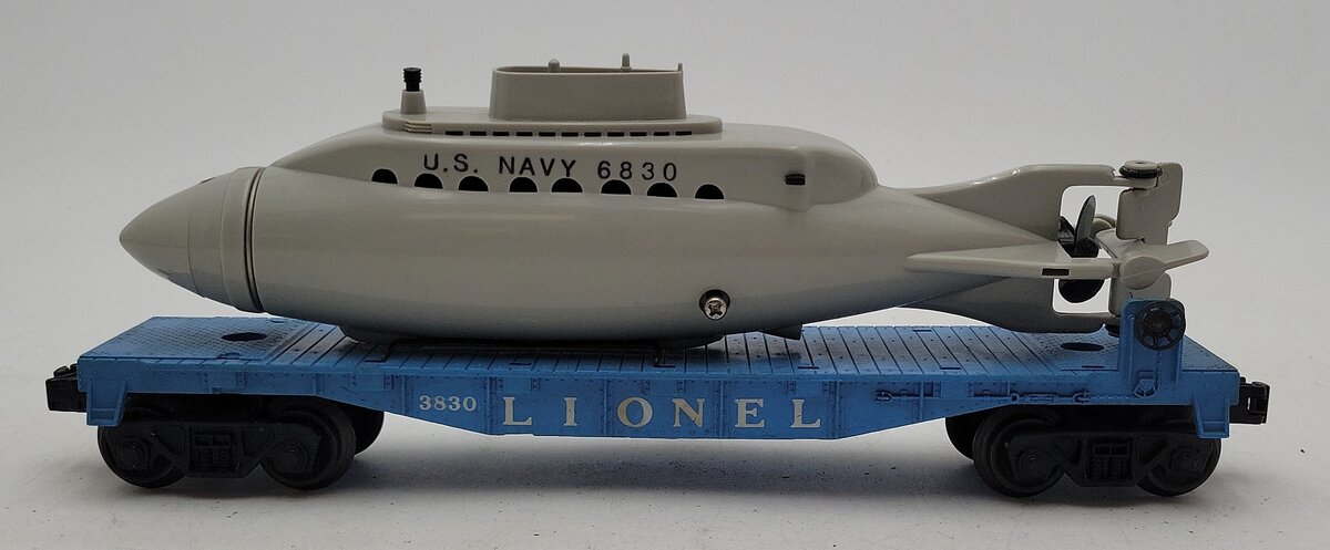 Lionel 3830 Vintage O Flatcar with Operating U.S. Navy Submarine #6830 VG
