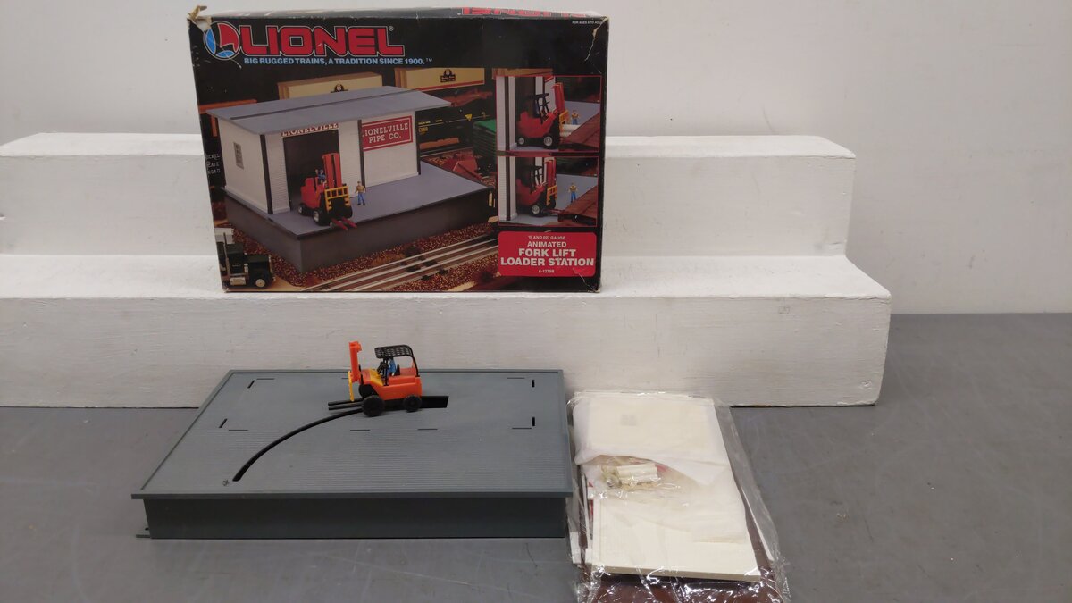 Lionel 6-12798 O/O27 Gauge Operating Forklift Loader Station EX/Box