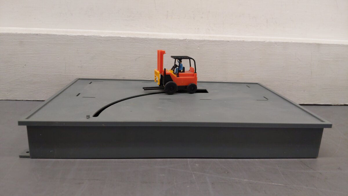 Lionel 6-12798 O/O27 Gauge Operating Forklift Loader Station EX/Box