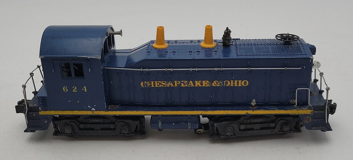 Lionel 624 Vintage O Chesapeake & Ohio NW-2 Powered Diesel Locomotive VG