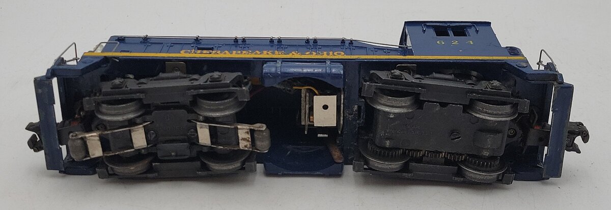 Lionel 624 Vintage O Chesapeake & Ohio NW-2 Powered Diesel Locomotive VG