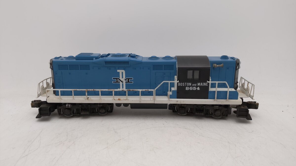 Lionel 6-8654 O Gauge Boston & Maine GP-9 Powered Diesel Locomotive #8654 EX
