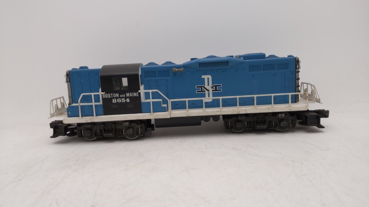 Lionel 6-8654 O Gauge Boston & Maine GP-9 Powered Diesel Locomotive #8654 EX