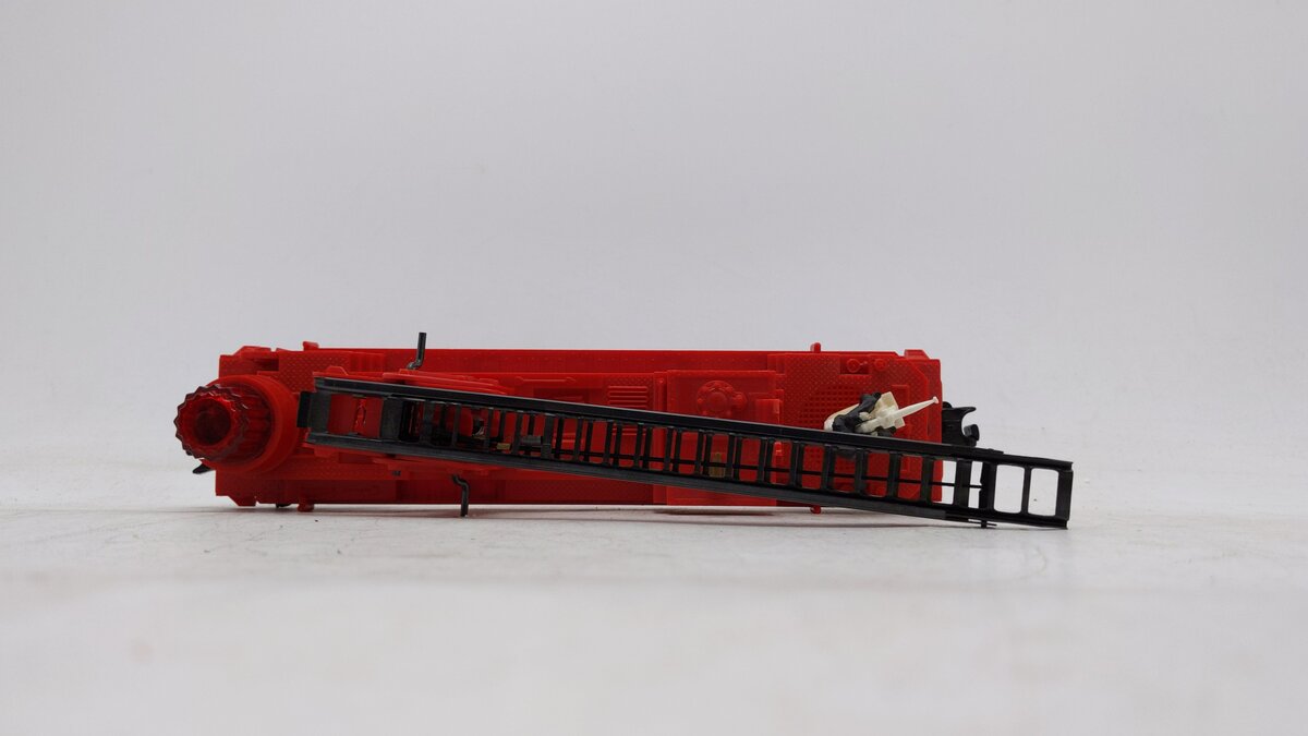 Lionel 6-16688 O Gauge Red Operating Fire Ladder Car EX
