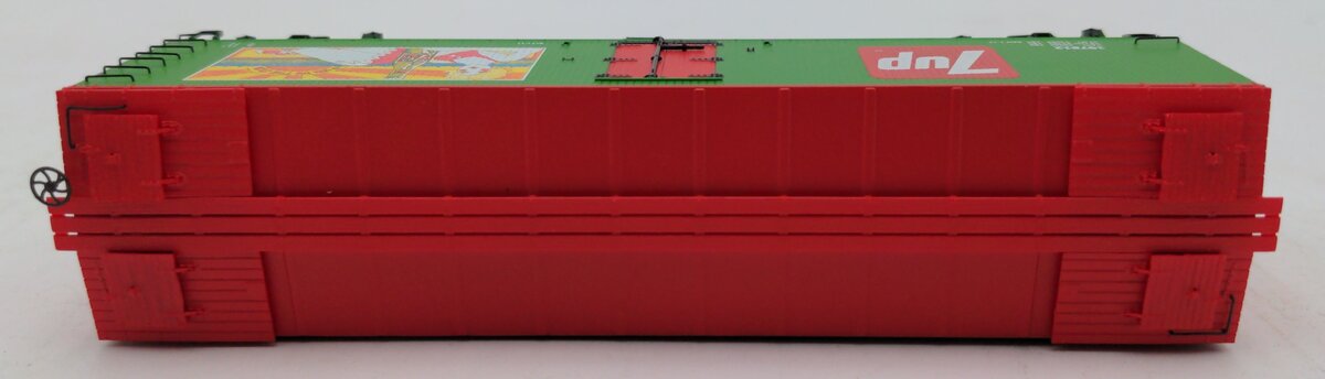 MTH 81-94012 7up HO Scale R40-2 Woodside Reefer Car