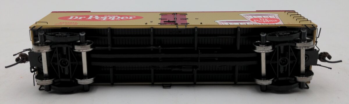 MTH 81-94010 Dr. Pepper HO Scale R40-2 Woodside Reefer Car