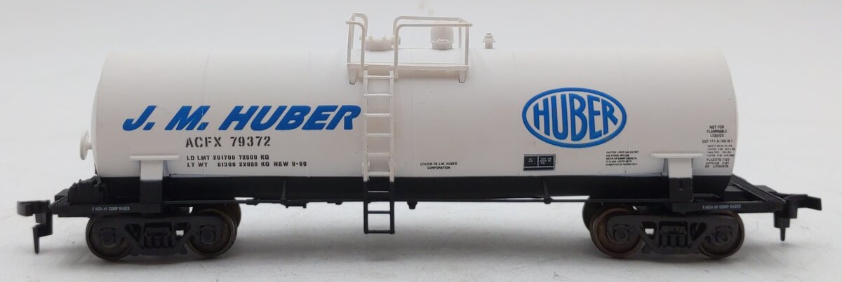 Atlas 1701 HO J.M. Huber Tank Car #79380