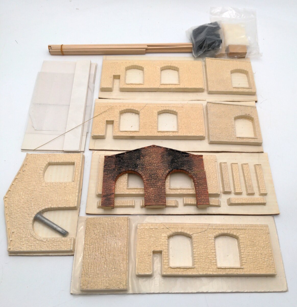 Model Masterpieces 119 HO 2-Stall Stone Engine House Kit VG/Box