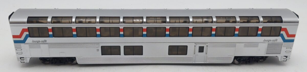 Walthers 920-12041 HO Amtrak 85' Pullman-Standard Superliner Lounge Phase III