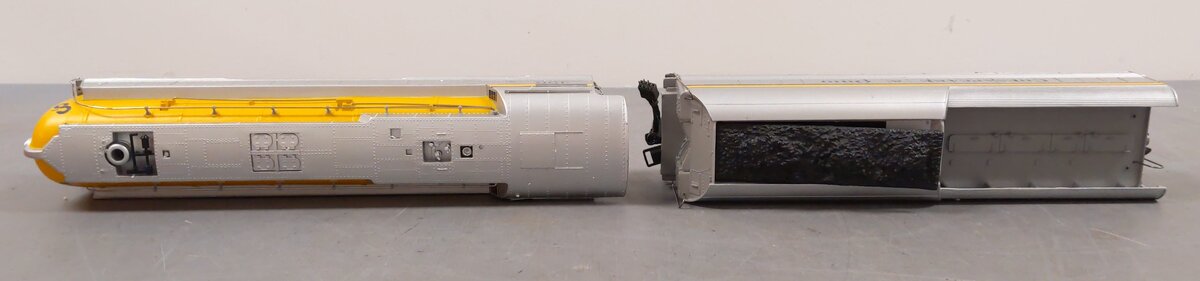 Lionel 6-18043 O Chesapeake & Ohio Streamlined Hudson & Tender #490 with RSII VG/Box