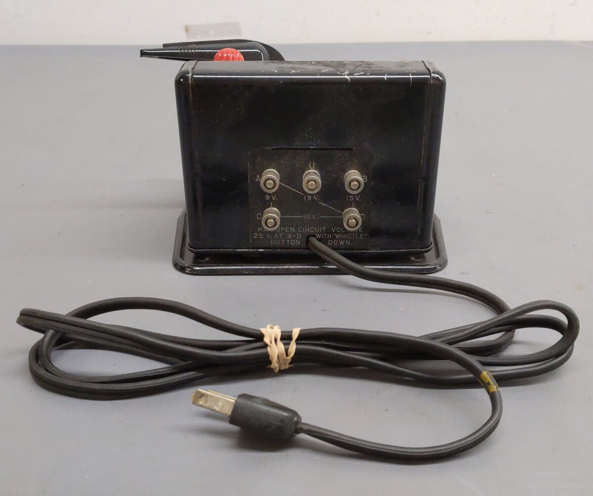 Lionel RW Vintage O 110 Watt Transformer w/Whistle VG/Box