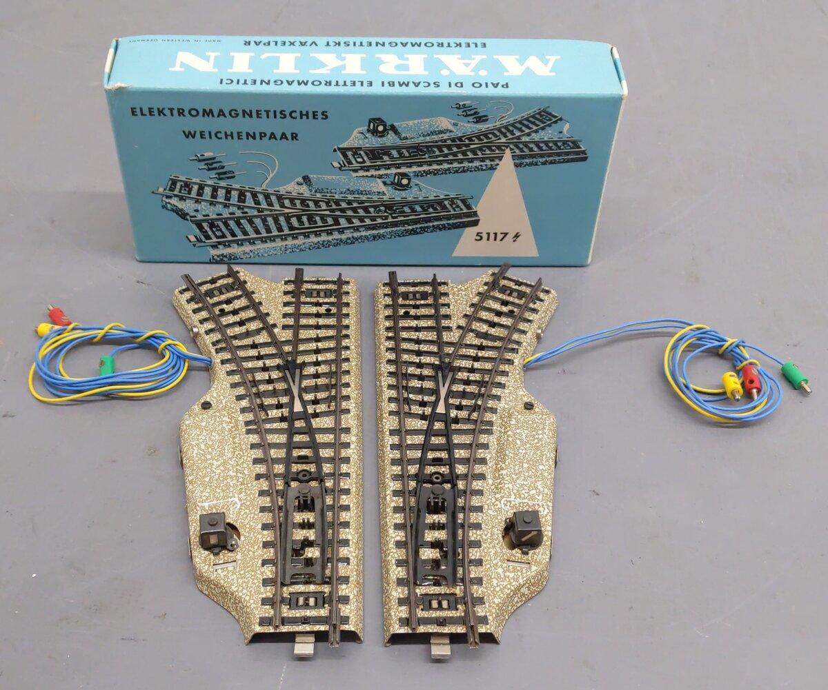 Marklin 5117 HO Scale Left and Right Track Turnouts (One Pair) EX/Box