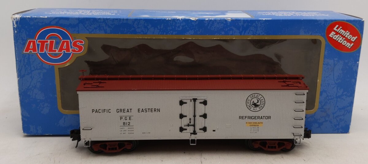 Atlas 8182-2 O Gauge Pacific Great Eastern 40' Wood Reefer #812 [3 Rail] LN/Box