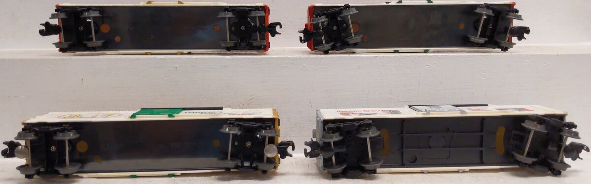 Lionel O Assorted Christmas Freight Box Cars: 19945, 19910, 16272, 19913 [4] EX/Box