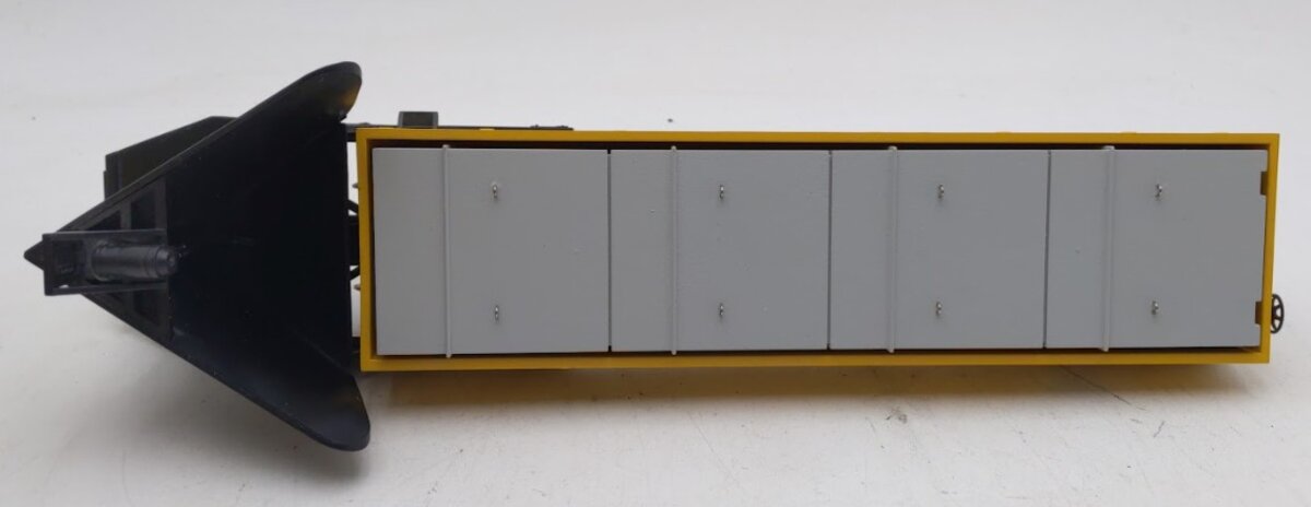 MTH 30-7218 O Gauge Pennsylvania Heavy Duty Snowplow with Illuminated Headlight LN/Box
