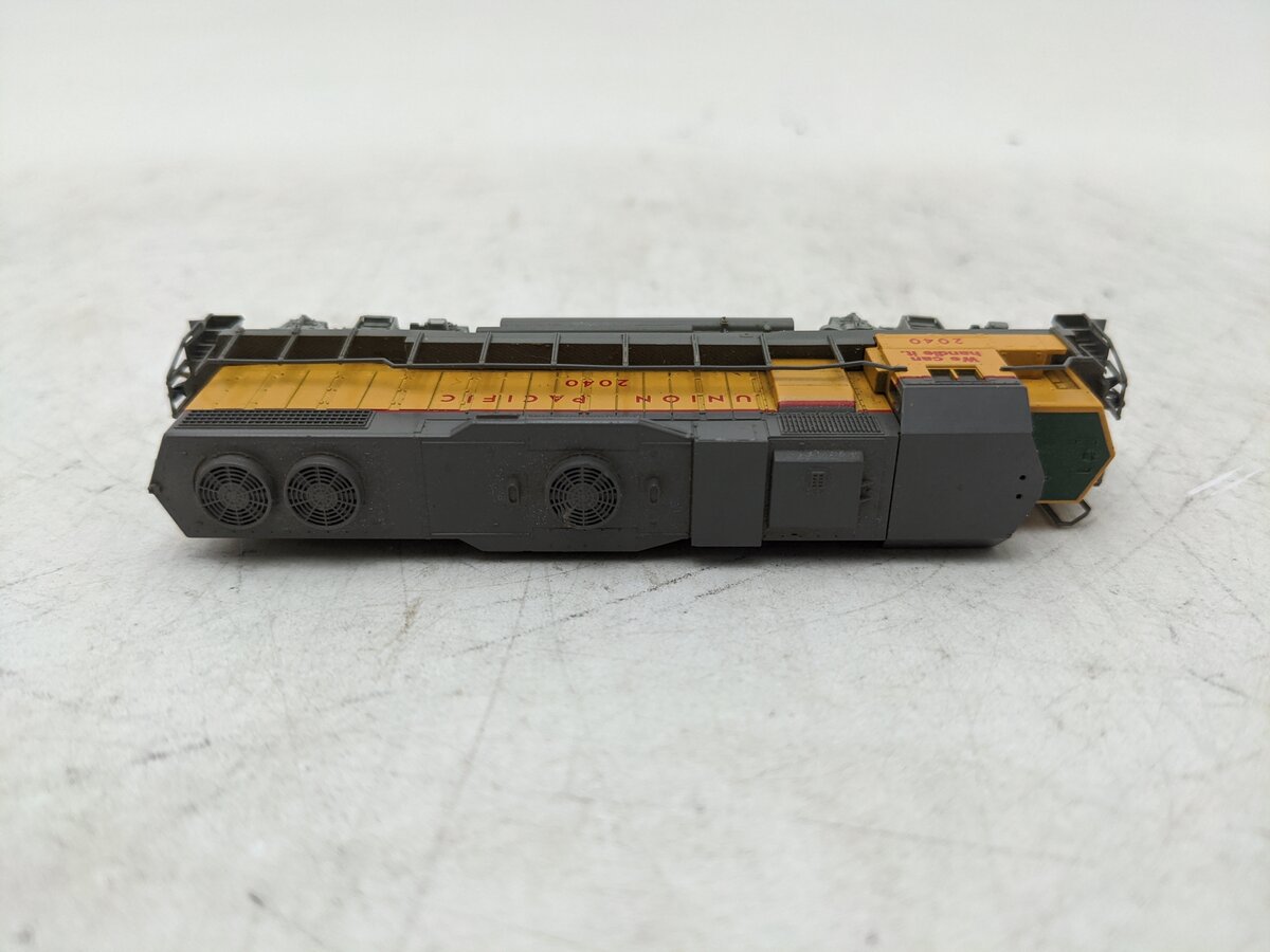 Kato 176-015 N Scale Union Pacific GP-38 Diesel Locomotive #2040 LN/Box