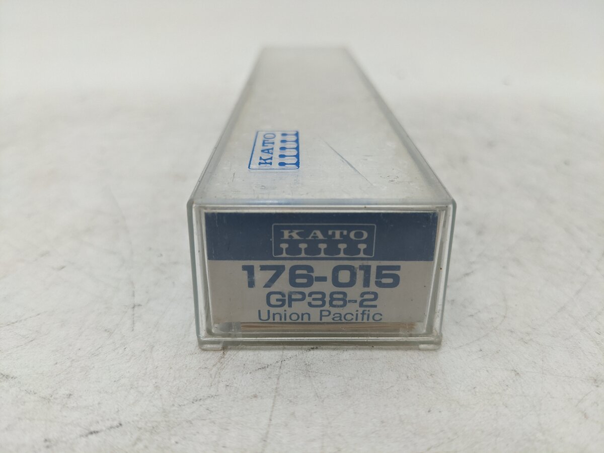 Kato 176-015 N Scale Union Pacific GP-38 Diesel Locomotive #2040 LN/Box