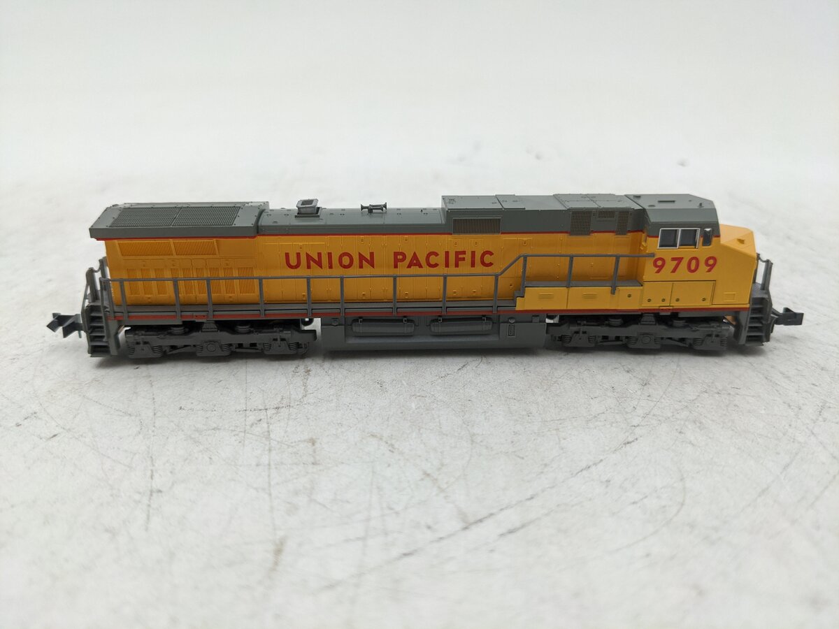 Kato 176-3306 N Scale Union Pacific C44-9W Diesel Locomotive EX/Box