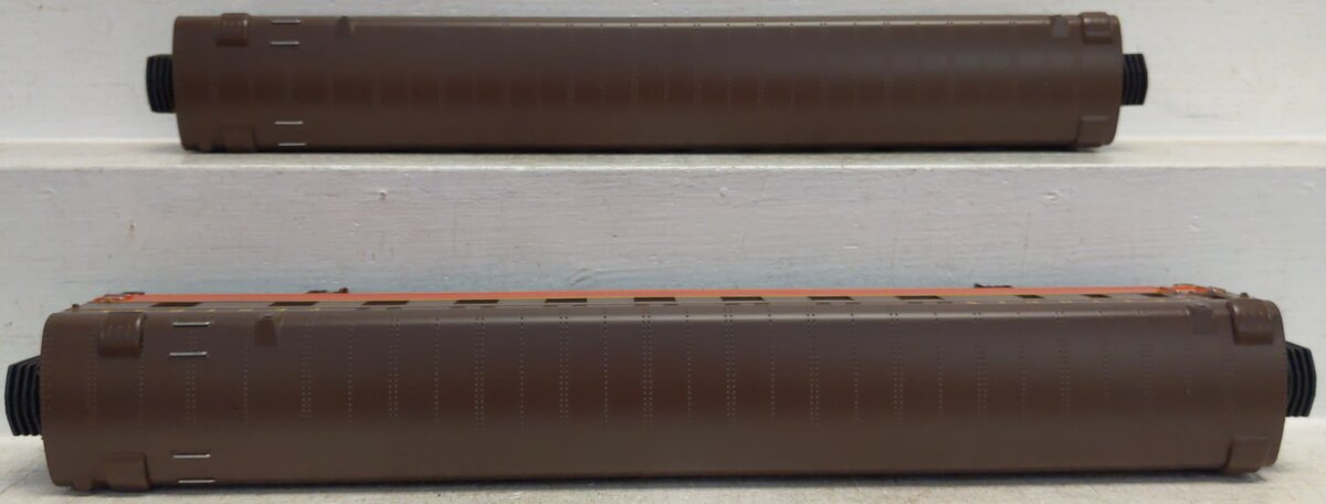 MTH 20-6661 O IC 70' Streamlined Sleeper/Diner Passenger Car Set (Set of 2) LN/Box