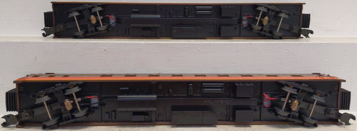 MTH 20-6661 O IC 70' Streamlined Sleeper/Diner Passenger Car Set (Set of 2) LN/Box