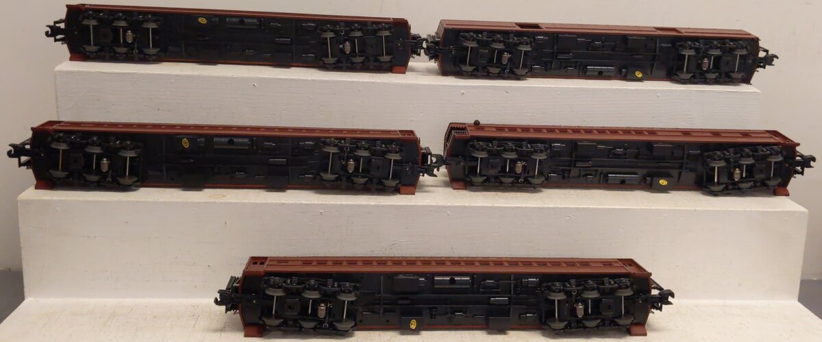 MTH 20-40003 O Long Island Premier 70' Madison Passenger Car Set (Set of 5)