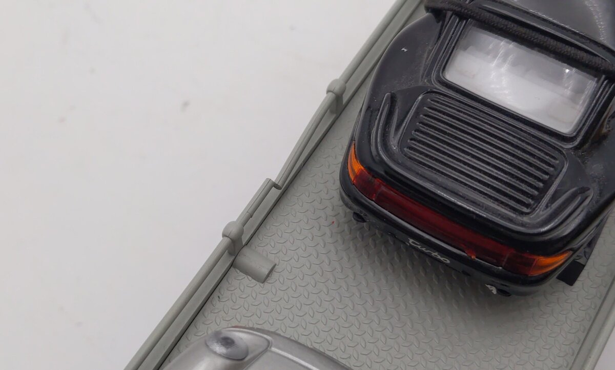 MTH 30-76031 O MTH Auto Transportation Auto Carrier w/Porsches #1987 EX/Box