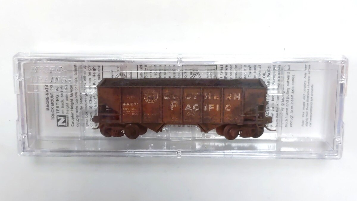 Micro-Trains 05652341 N Scale Southern Pacific Weathered 33' Twin Bay Hopper LN/Box