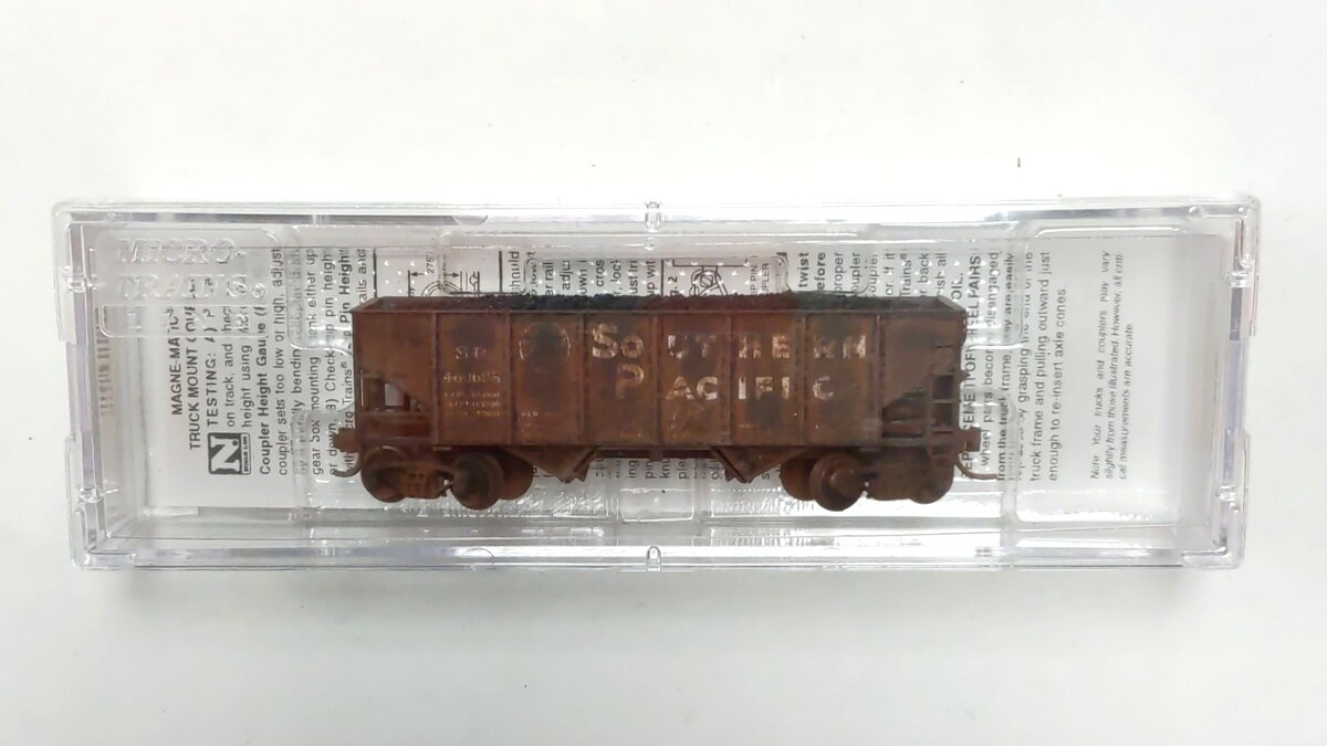 Micro-Trains 05651341 N Scale Southern Pacific Weathered 33' Twin Bay Hopper LN/Box