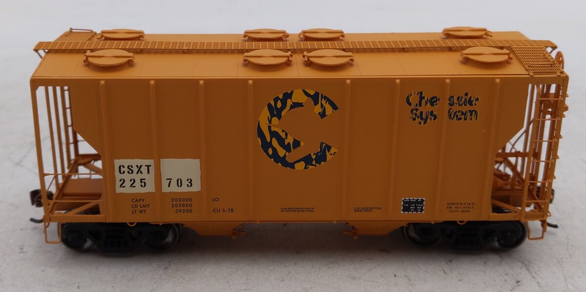 Athearn 14566 HO Ex-Chessie/CSX PS-2 2600 Cover Hopper RTR #225703 LN/Box