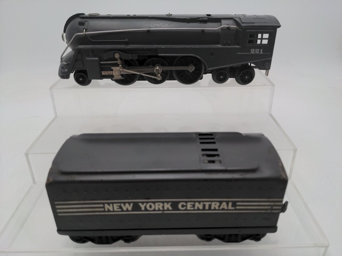 Lionel 221 Vintage O NYC  Dreyfuss Gray 2-6-4 Steam Locomotive & 221W Tender VG