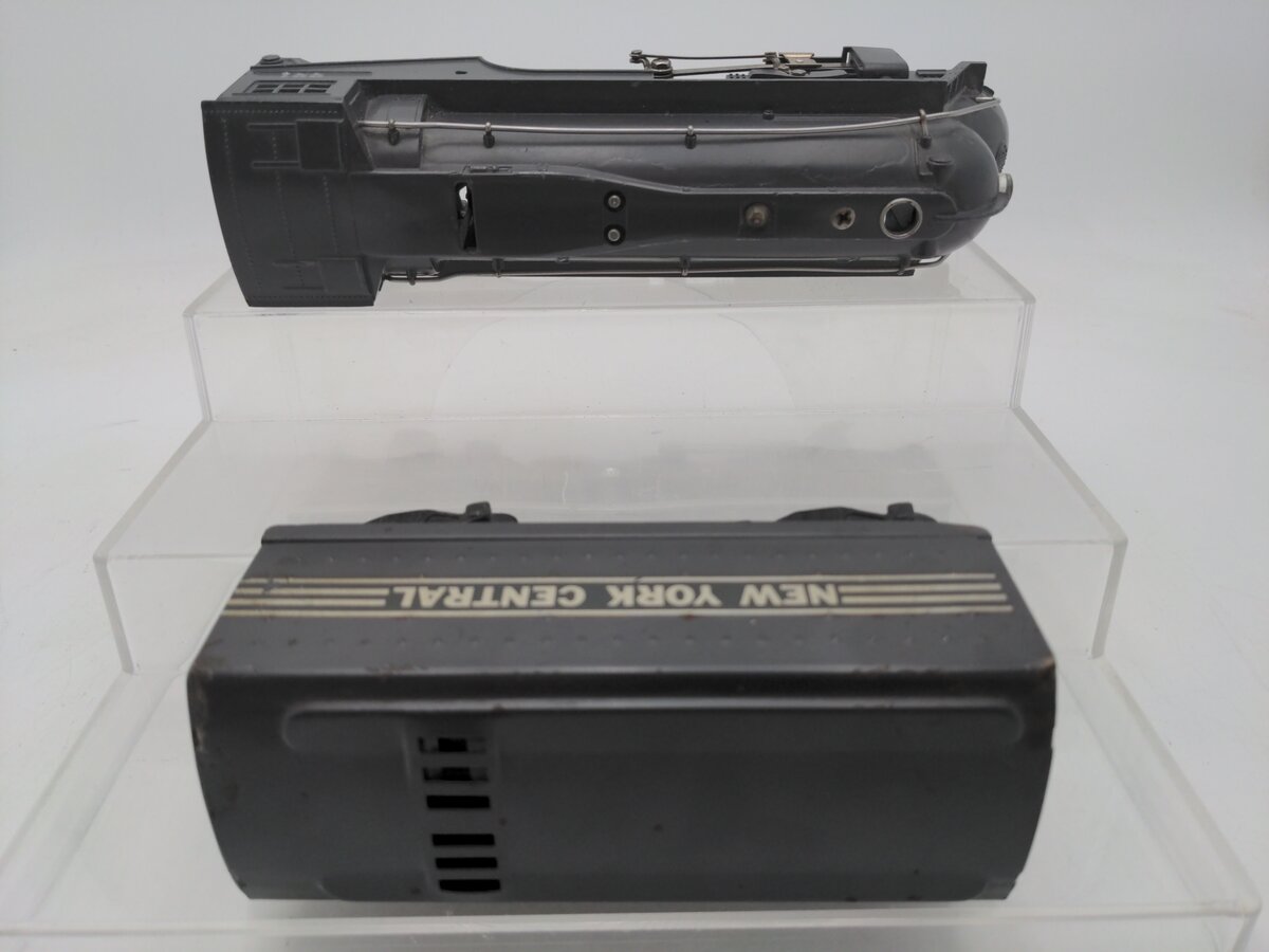 Lionel 221 Vintage O NYC  Dreyfuss Gray 2-6-4 Steam Locomotive & 221W Tender VG