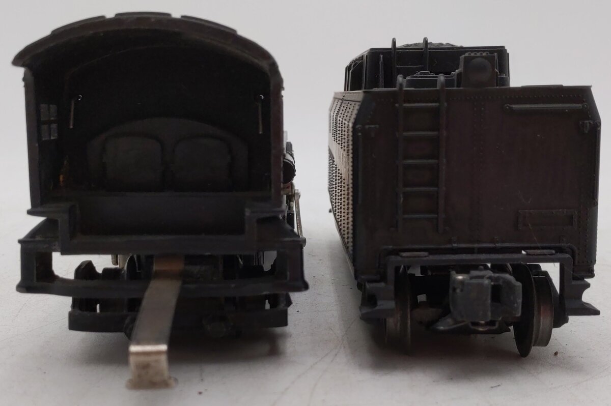 Lionel 1666 Vintage O 2-6-2 Die-Cast Steam Locomotive & Tender VG