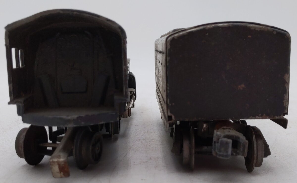 Lionel 1655 Vintage O Lionel Lines 2-4-2 Steam Locomotive with 6654W Tender