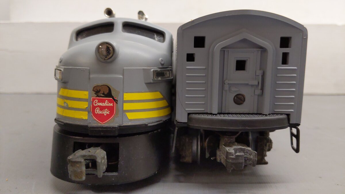Lionel Vintage O Custom Canadian Pacific A/B Diesel Locomotives VG