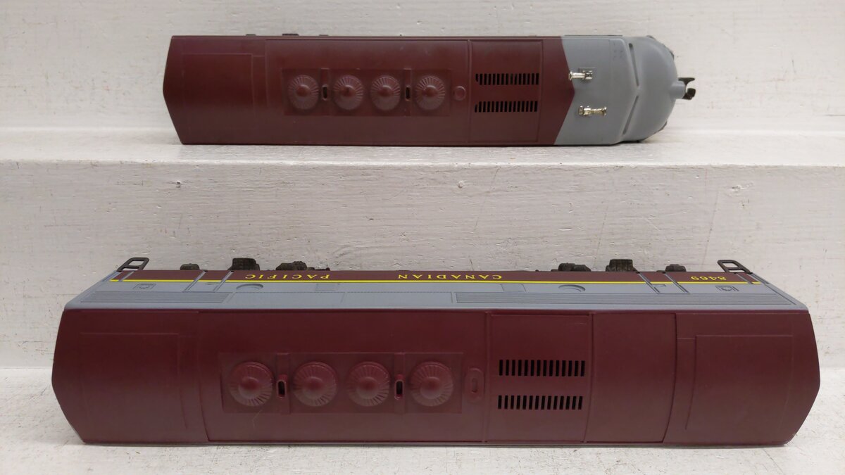 Lionel Vintage O Custom Canadian Pacific A/B Diesel Locomotives VG
