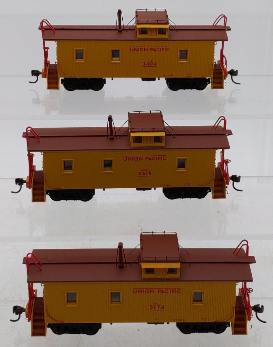 Walthers 932-37541 Union Pacific CA-1 Wood Caboose- LTD (Pack of 3) EX/Box