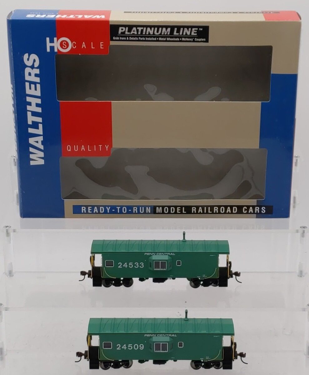 Walthers 932-27629 HO Scale Penn Central Cabooses (Set of 2) LN/Box