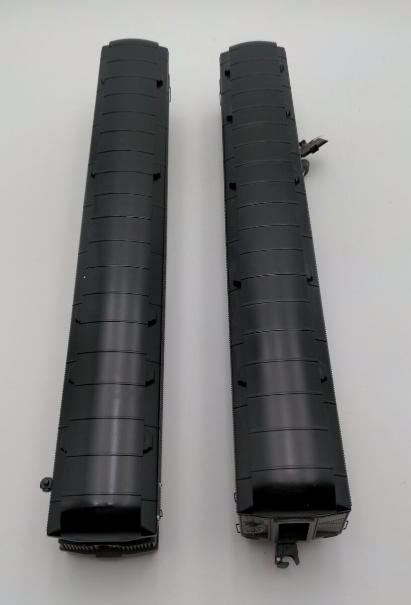 K-Line O Gauge New York Central Heavyweight Passenger Cars: 1186, 746 [2]